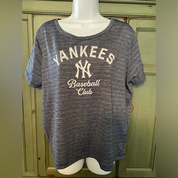 New Era Yankees Tee - Picture 1 of 5